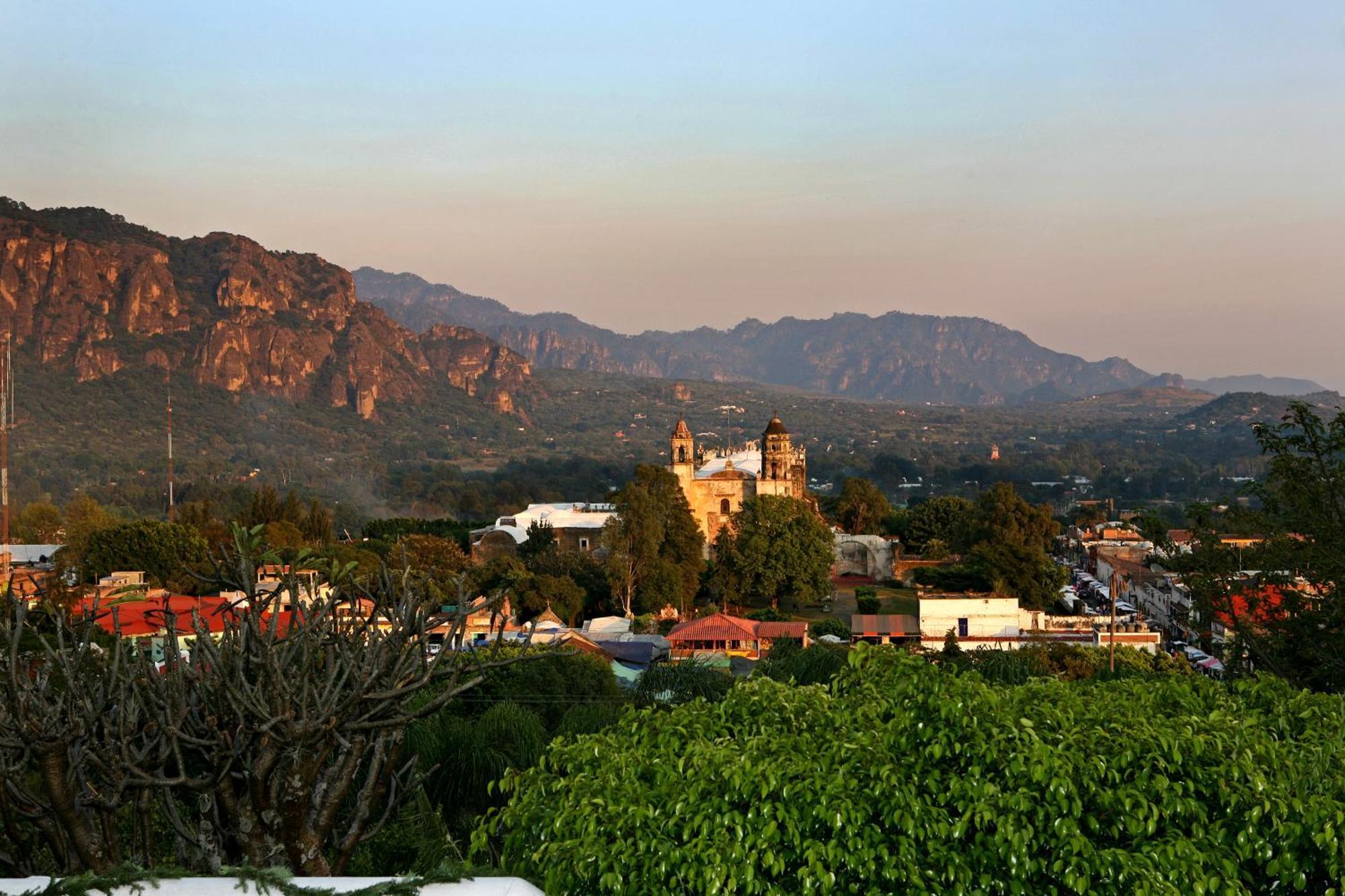 Posada Del Tepozteco - Hotel & Gallery Tepoztlán Kültér fotó
